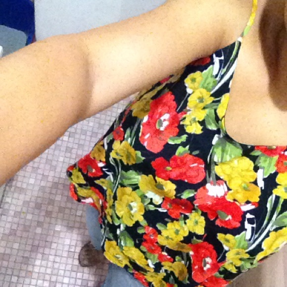 NEW Pretty layered floral tank - Picture 8 of 8